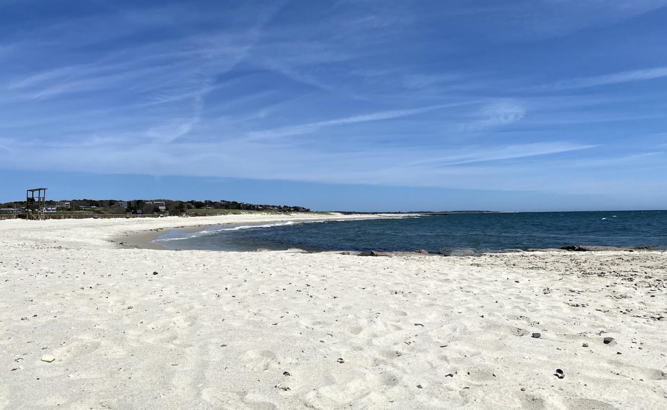 Photo de Red River beach avec sable beige de surface