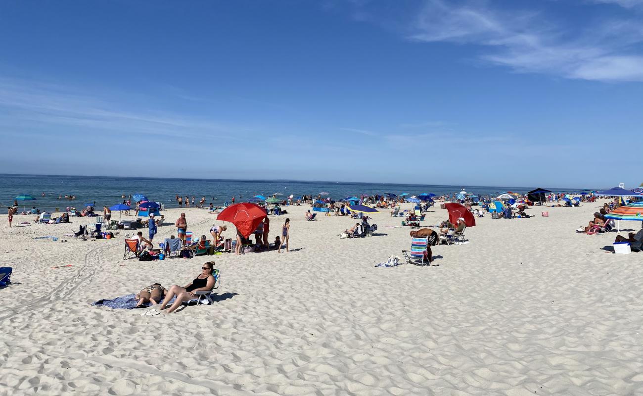 Photo de Bayview beach avec sable beige de surface
