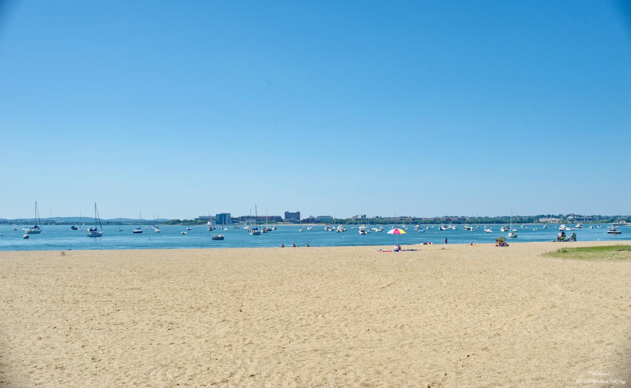 Photo de Pleasure Bay avec sable beige de surface