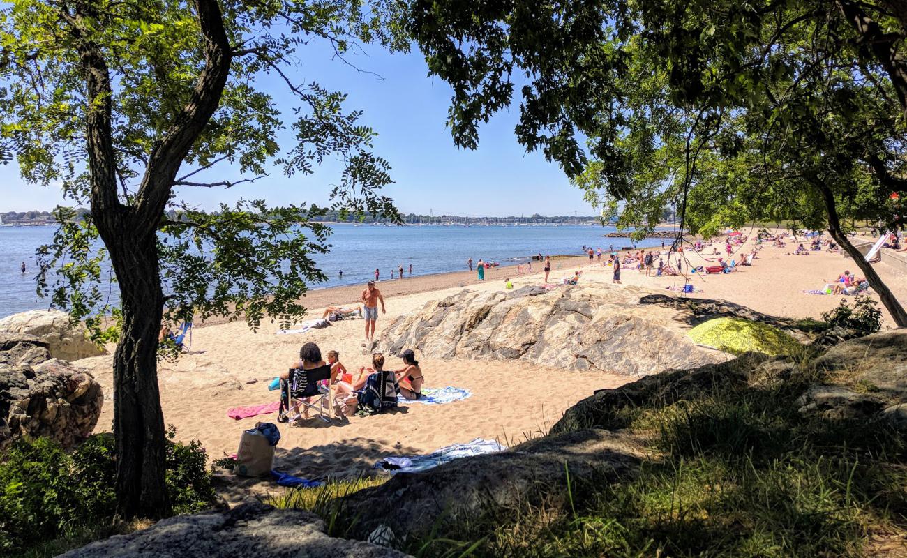 Photo de Beverly beach avec sable beige de surface
