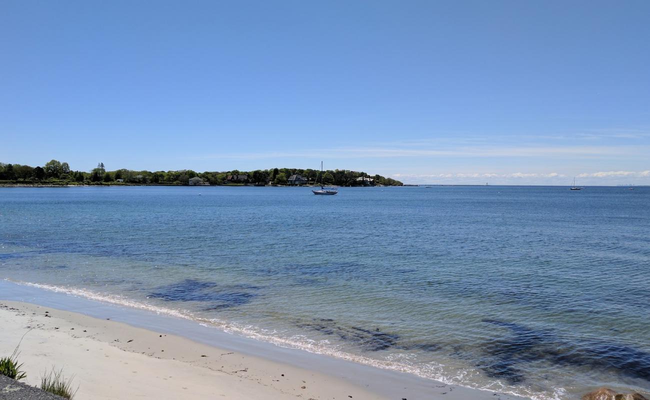 Photo de Niles beach avec sable lumineux de surface