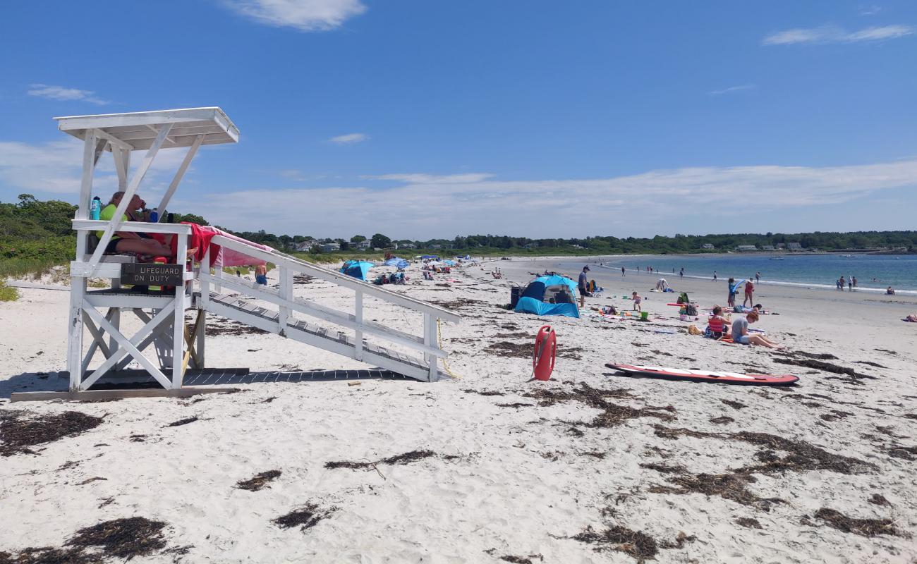 Photo de Crescent beach avec sable lumineux de surface