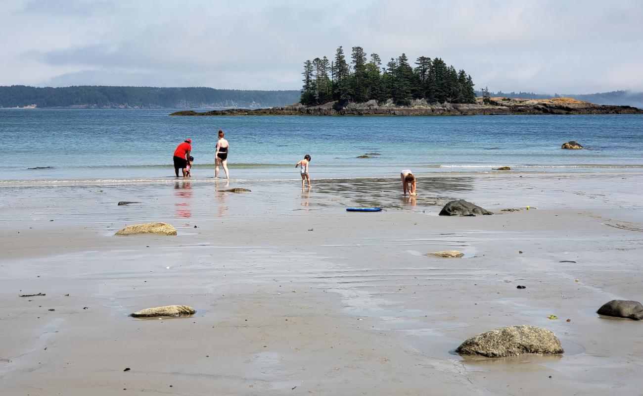 Photo de Sandy River beach avec sable clair avec caillou de surface