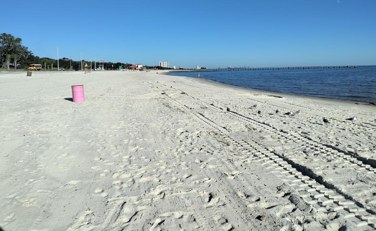 Photo de Biloxi beach avec sable fin blanc de surface