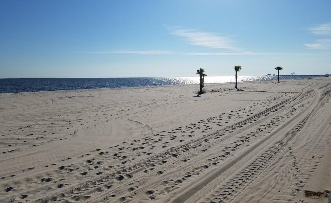 Photo de Mississippi City beach avec sable fin blanc de surface