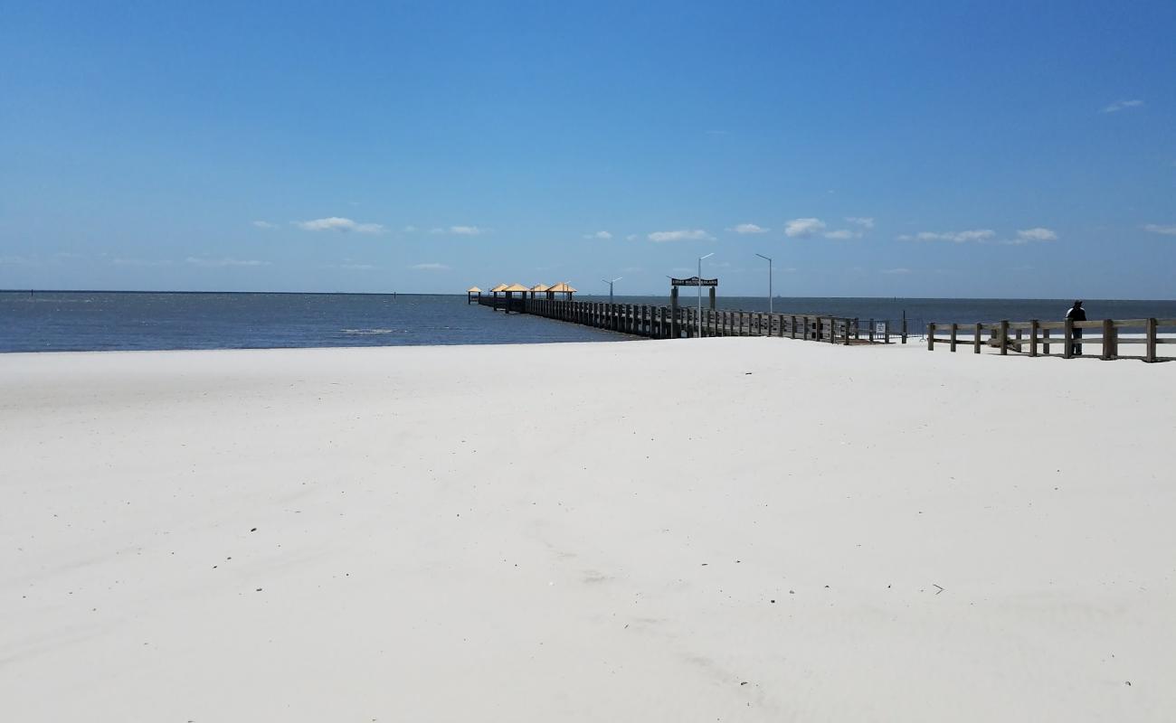 Photo de Long beach city beach avec sable fin blanc de surface