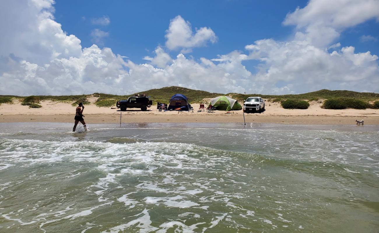 Photo de North beach Camping avec sable beige de surface