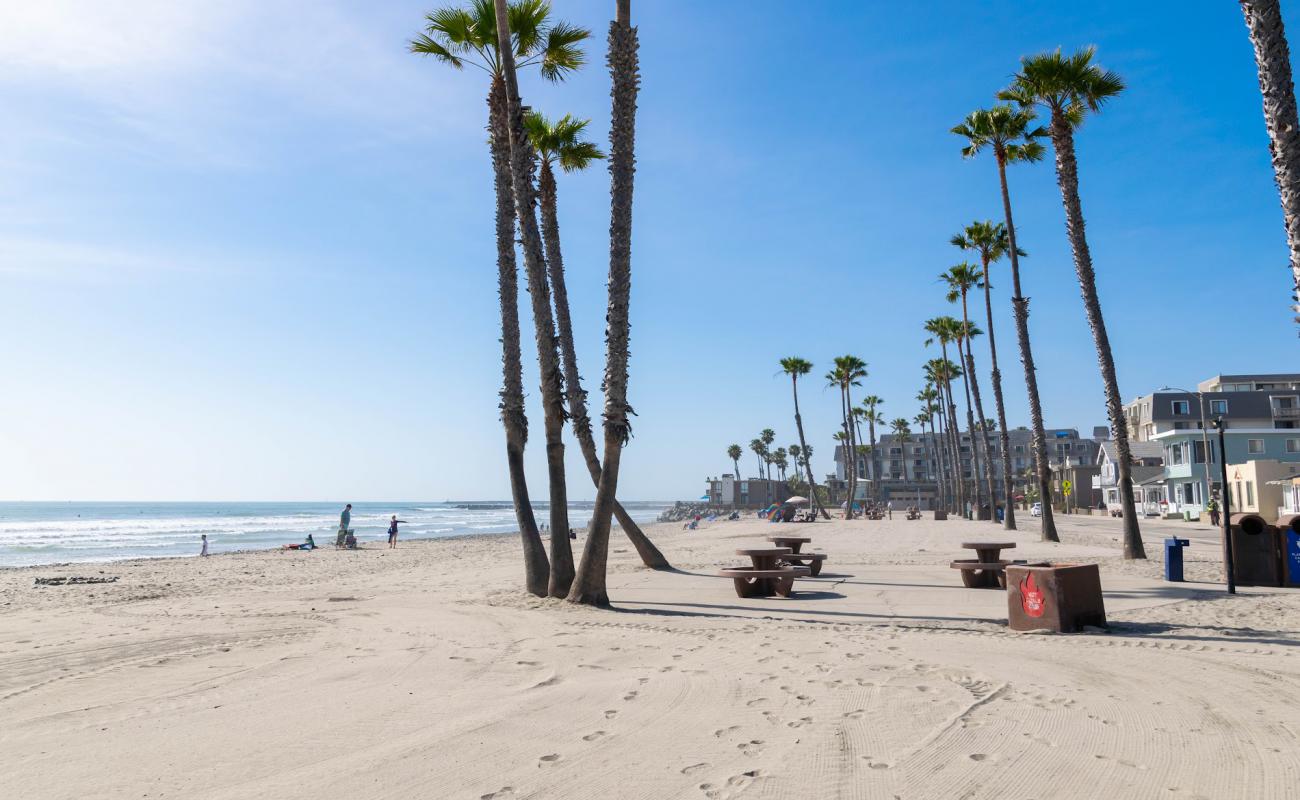 Photo de Oceanside City beach avec sable lumineux de surface