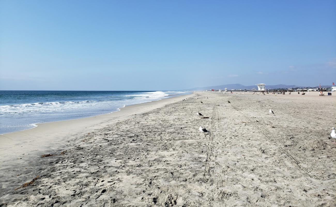 Photo de Del Mar beach avec sable lumineux de surface