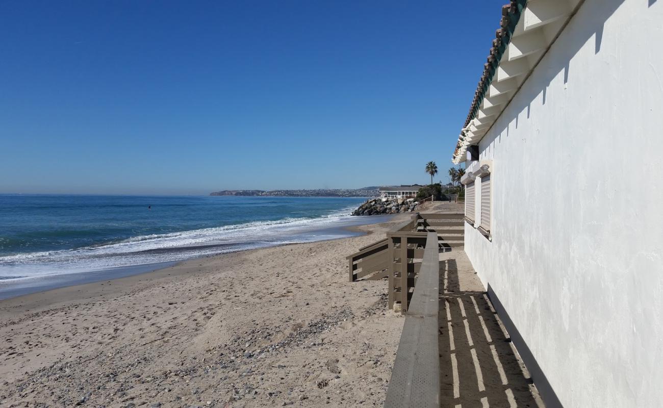 Photo de North beach avec sable clair avec caillou de surface