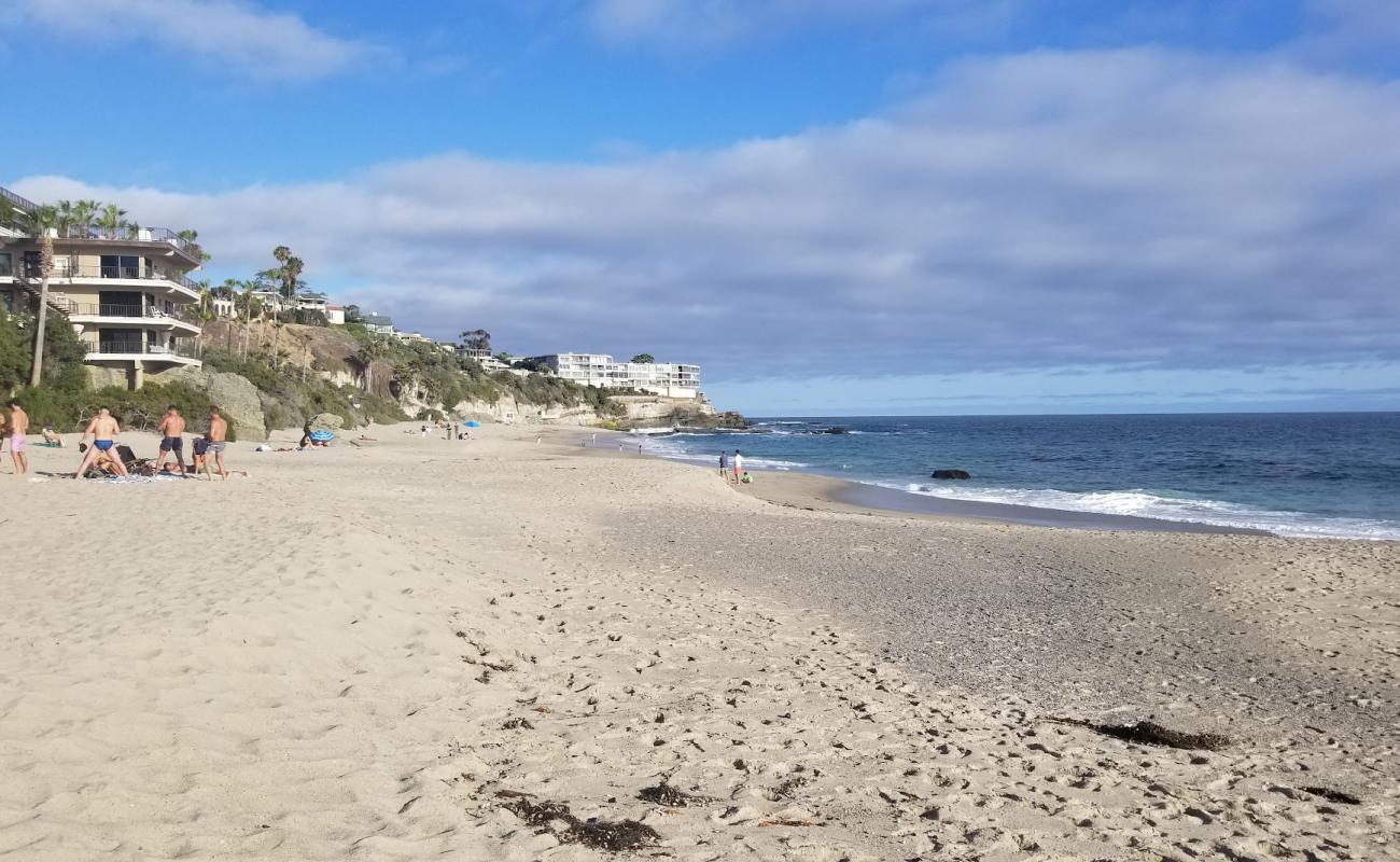 Photo de West Street beach avec sable lumineux de surface