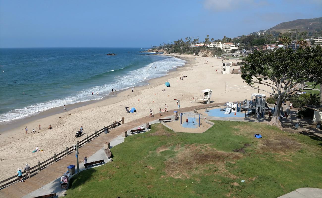 Photo de Laguna beach avec sable fin et lumineux de surface