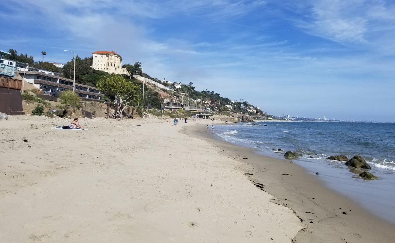 Photo de Ratner Beach avec sable beige de surface