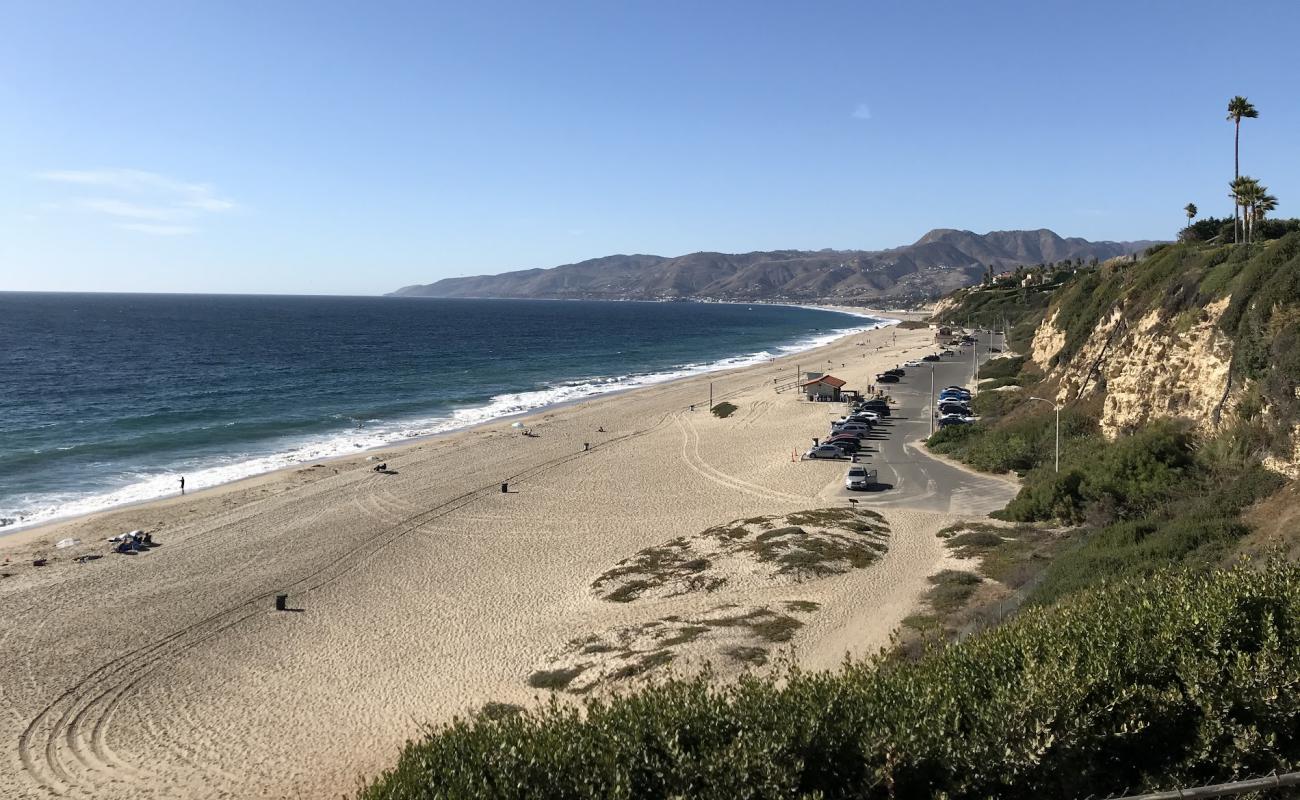 Photo de Point Dume Beach avec sable lumineux de surface