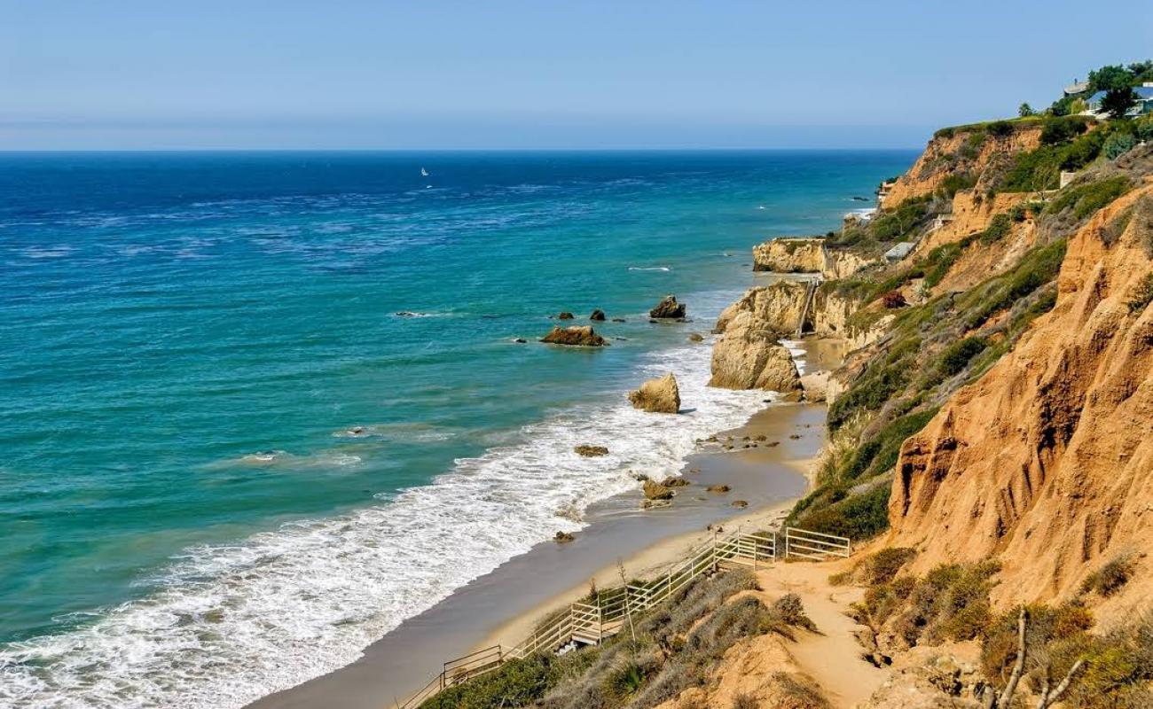 Photo de El Matador Beach avec sable lumineux de surface