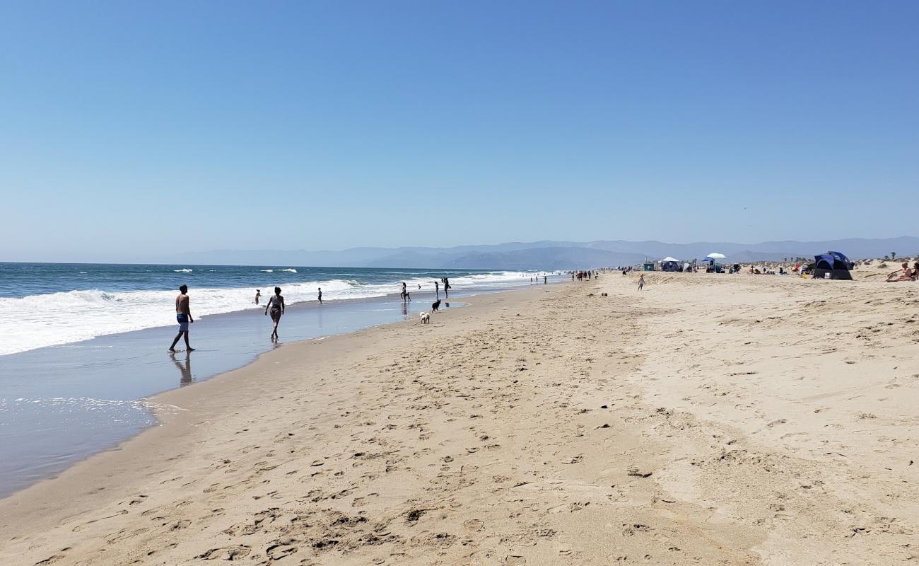 Photo de Oxnard Beach avec sable lumineux de surface