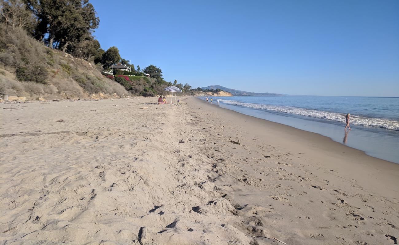 Photo de Summerland beach avec sable lumineux de surface