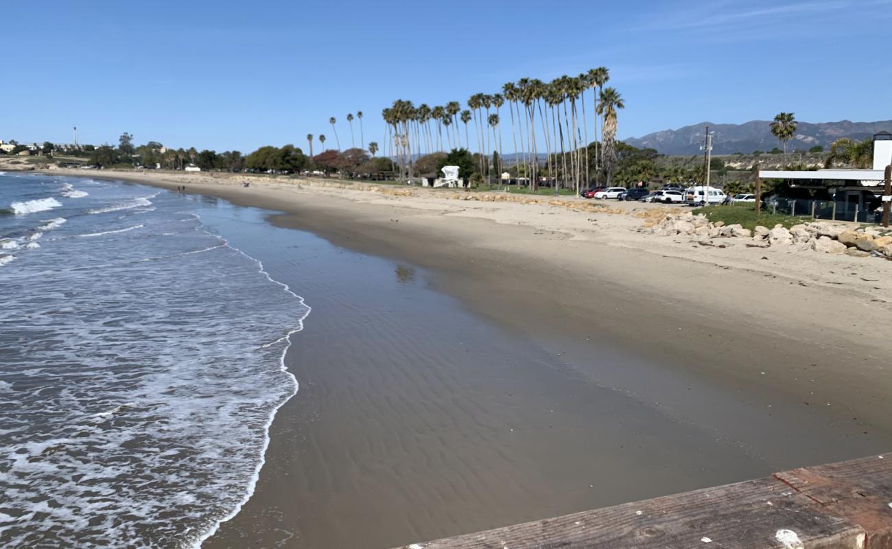 Photo de Goleta Beach avec sable beige de surface
