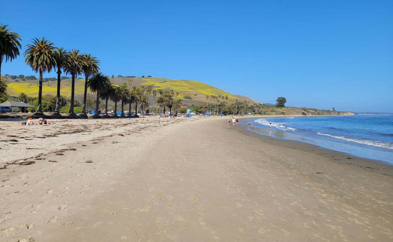 Photo de Refugio Beach avec sable lumineux de surface