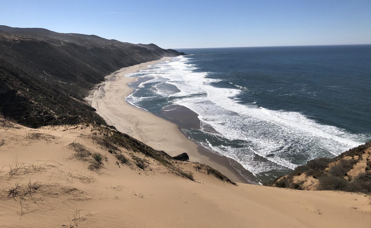 Photo de Paradise Beach avec sable beige de surface