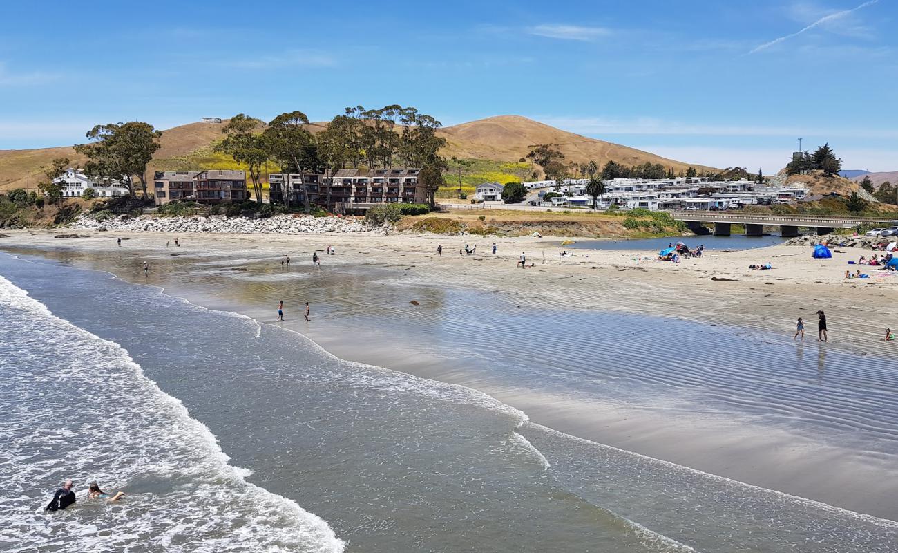 Photo de Cayucos Beach avec sable gris de surface