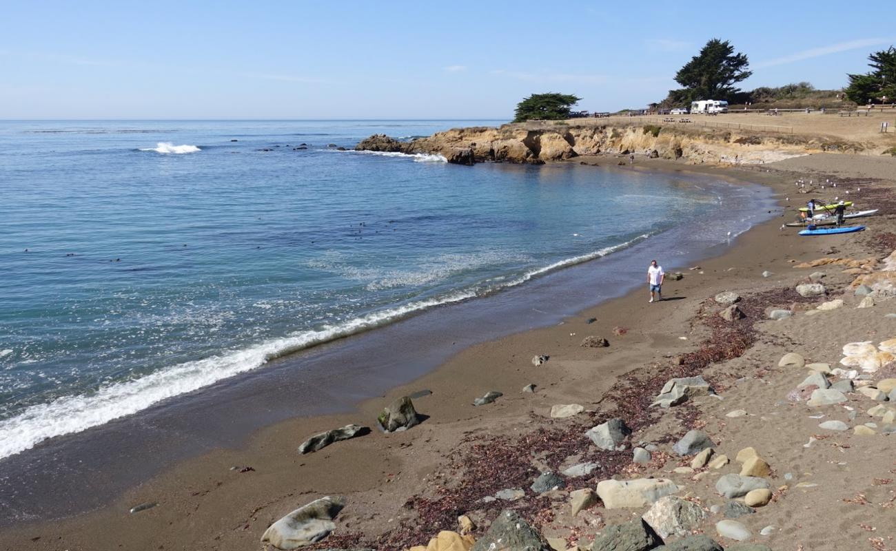 Photo de William R Hearst Beach avec caillou fin brun de surface