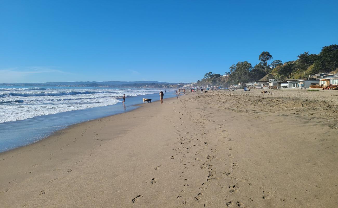 Photo de Rio Del Mar Beach avec sable lumineux de surface