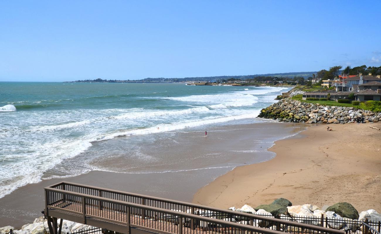 Photo de Moran Lake Beach avec sable lumineux de surface