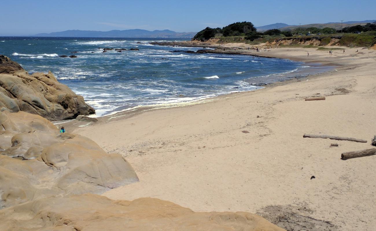 Photo de Pescadero Point Beach avec sable clair avec caillou de surface