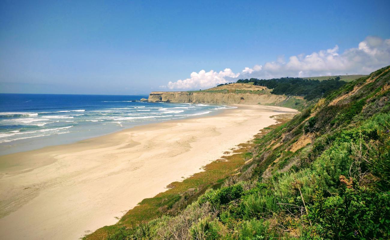 Photo de Tunitas Beach avec sable fin et lumineux de surface