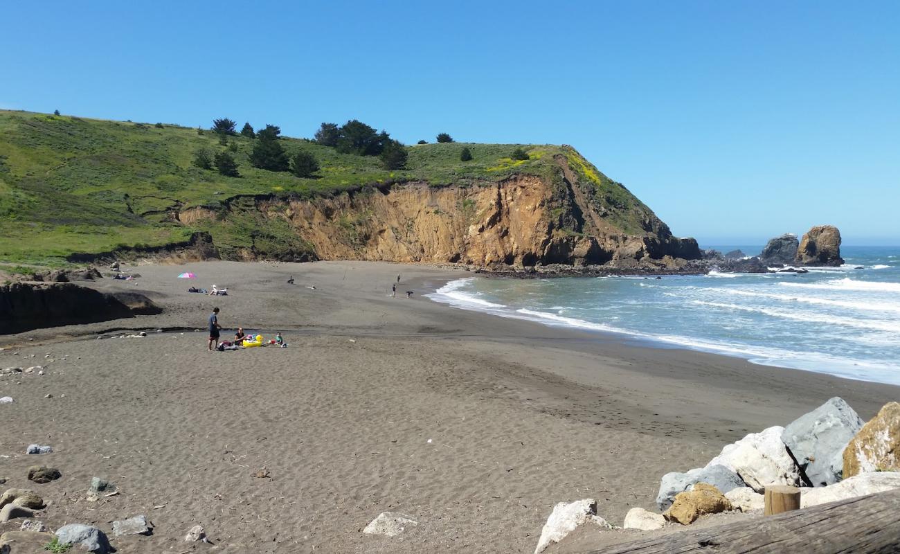 Photo de Rockaway Beach avec sable beige de surface