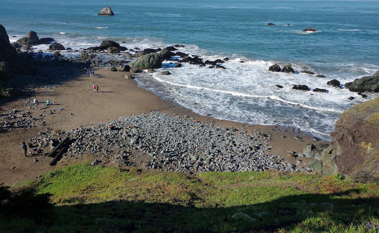 Photo de Mile Rock Beach avec sable gris avec roches de surface