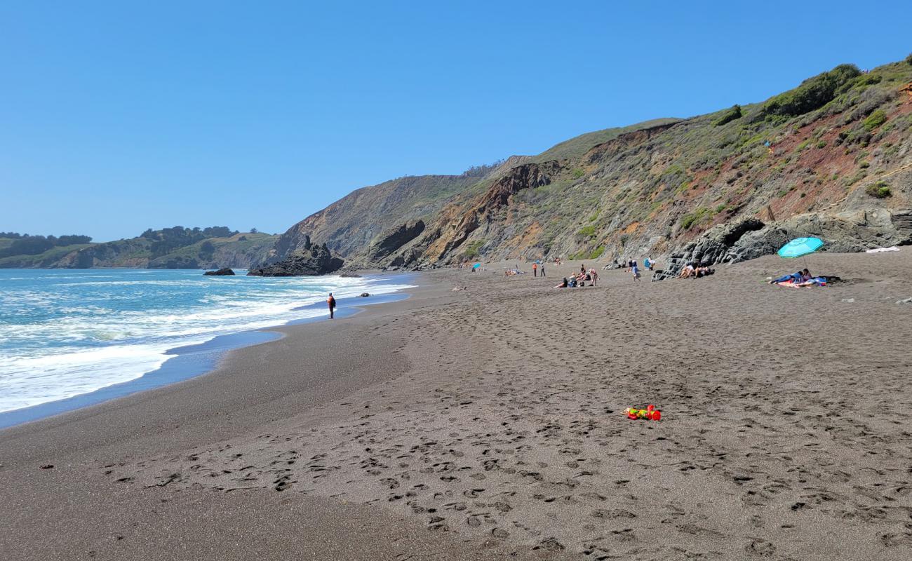 Photo de Black Sands Beach avec sable gris de surface