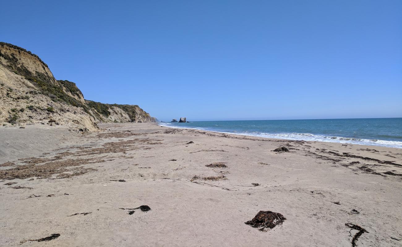 Photo de Kelham Beach avec sable lumineux de surface