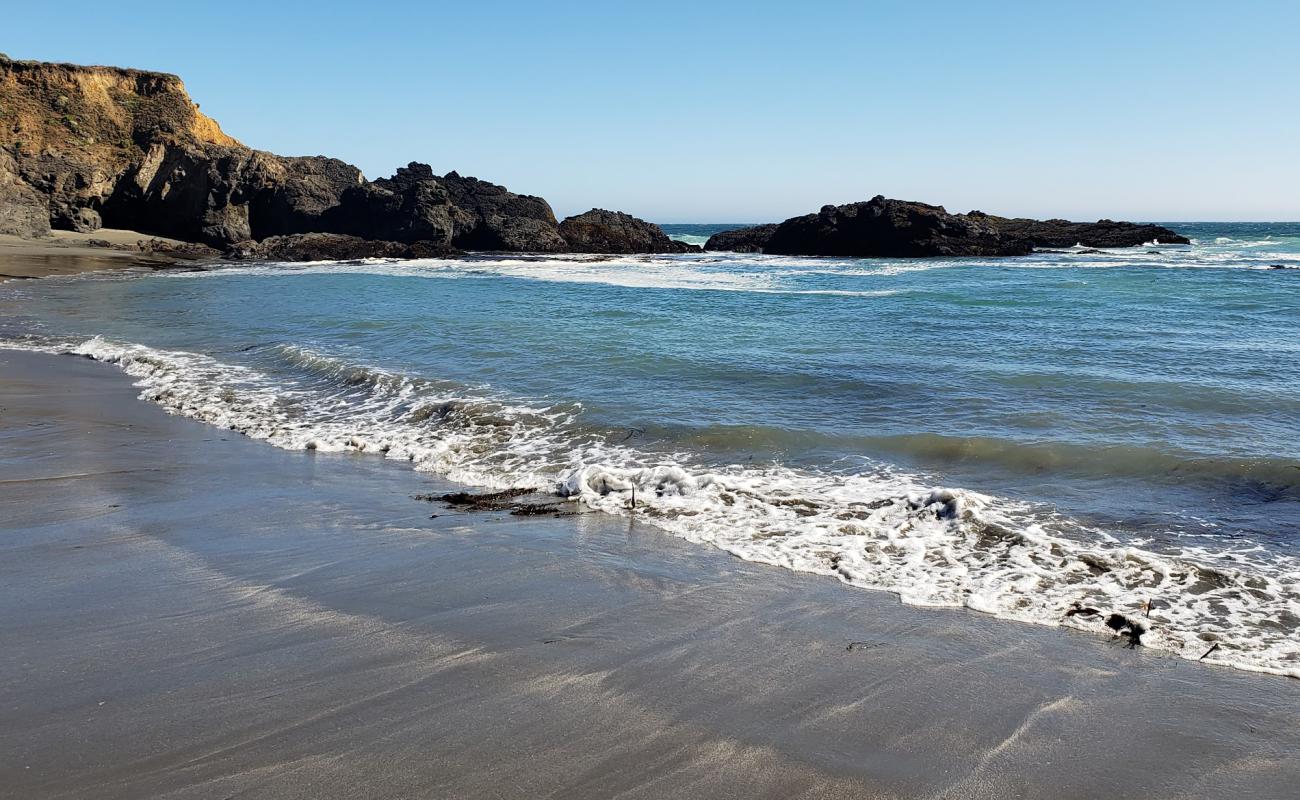 Photo de Stengel Beach avec sable beige & pierres de surface