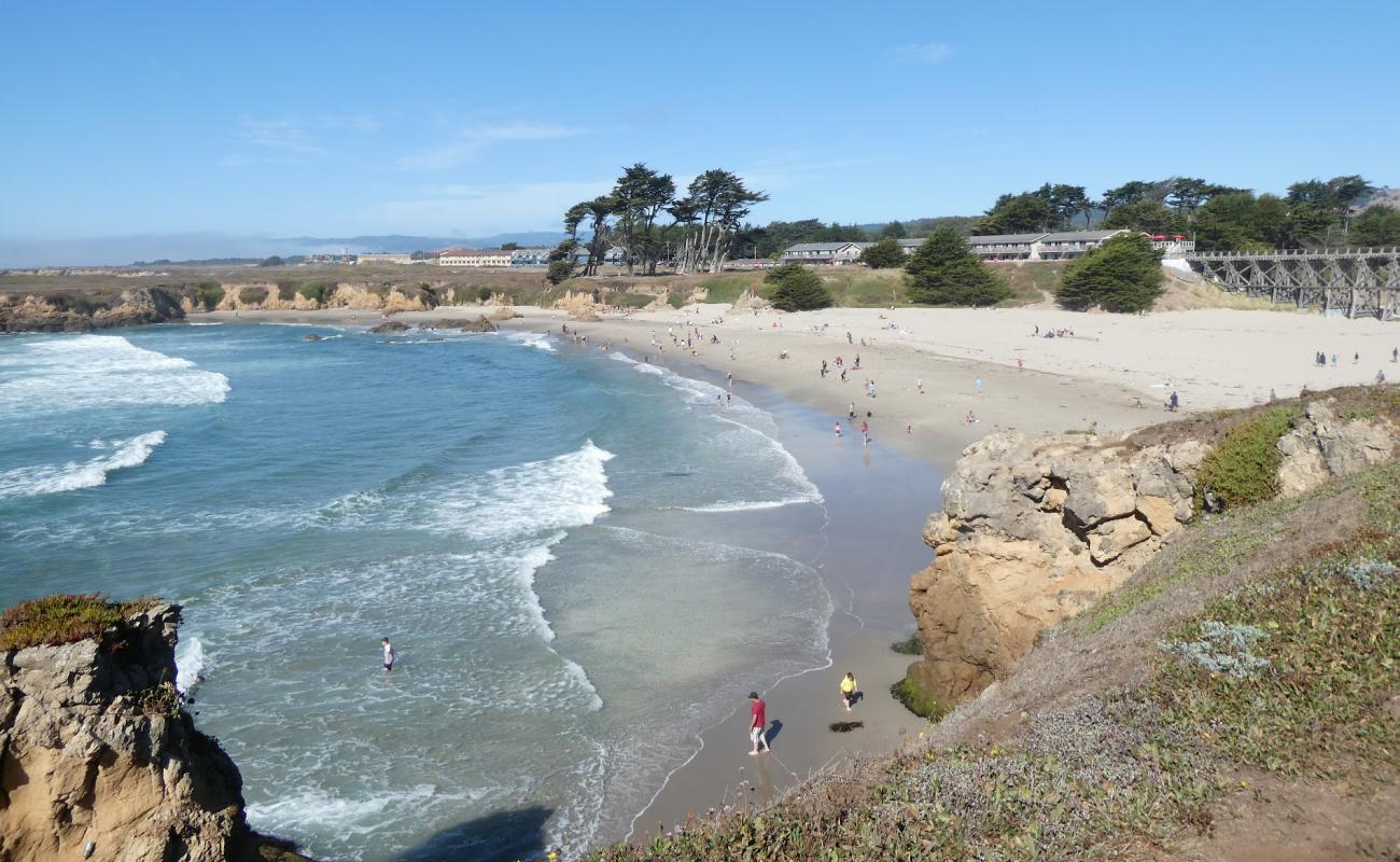 Photo de Pudding Creek Beach avec sable lumineux de surface