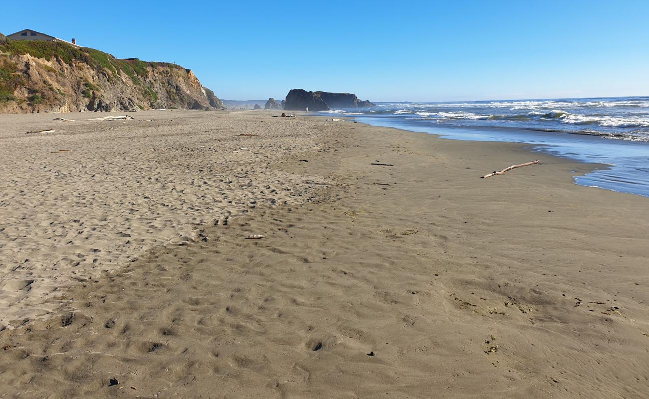 Photo de Seaside Creek Beach avec sable lumineux de surface