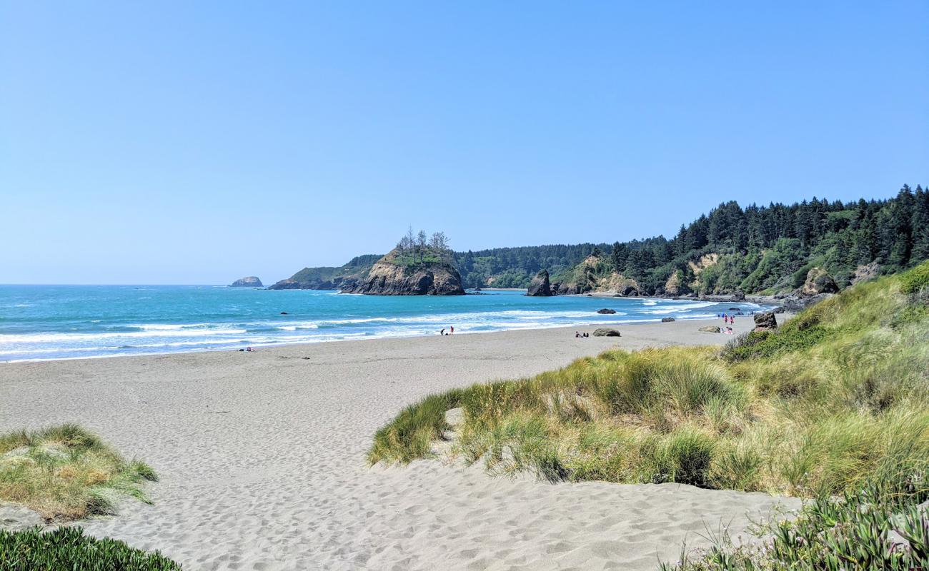 Photo de Trinidad Beach avec sable lumineux de surface