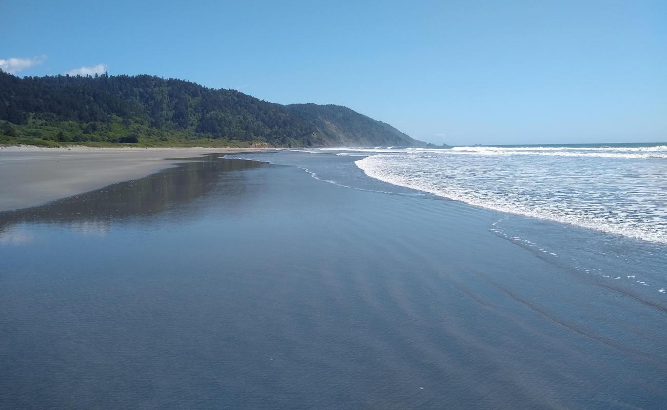 Photo de Crescent Beach avec sable lumineux de surface