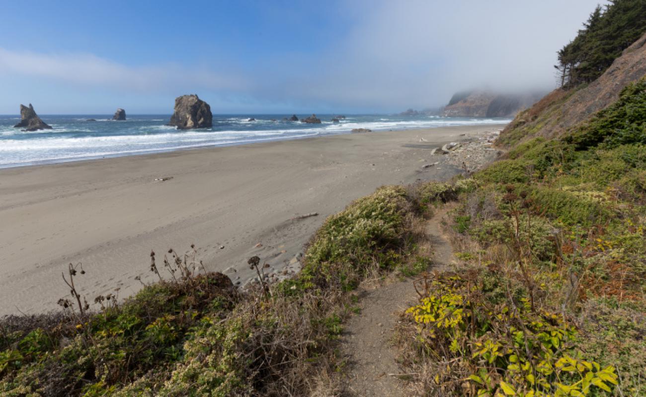 Photo de China Beach avec sable gris de surface