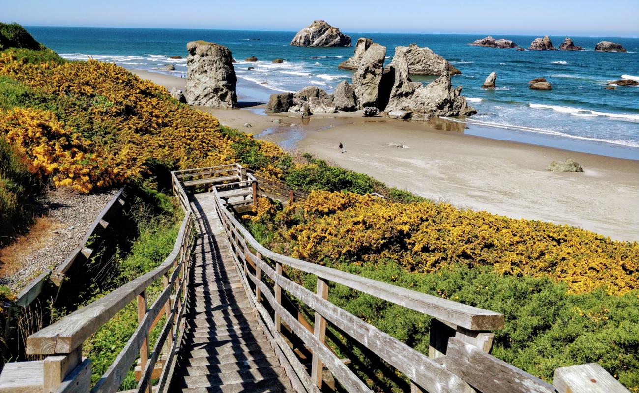 Photo de Bandon Beach avec sable beige fin de surface
