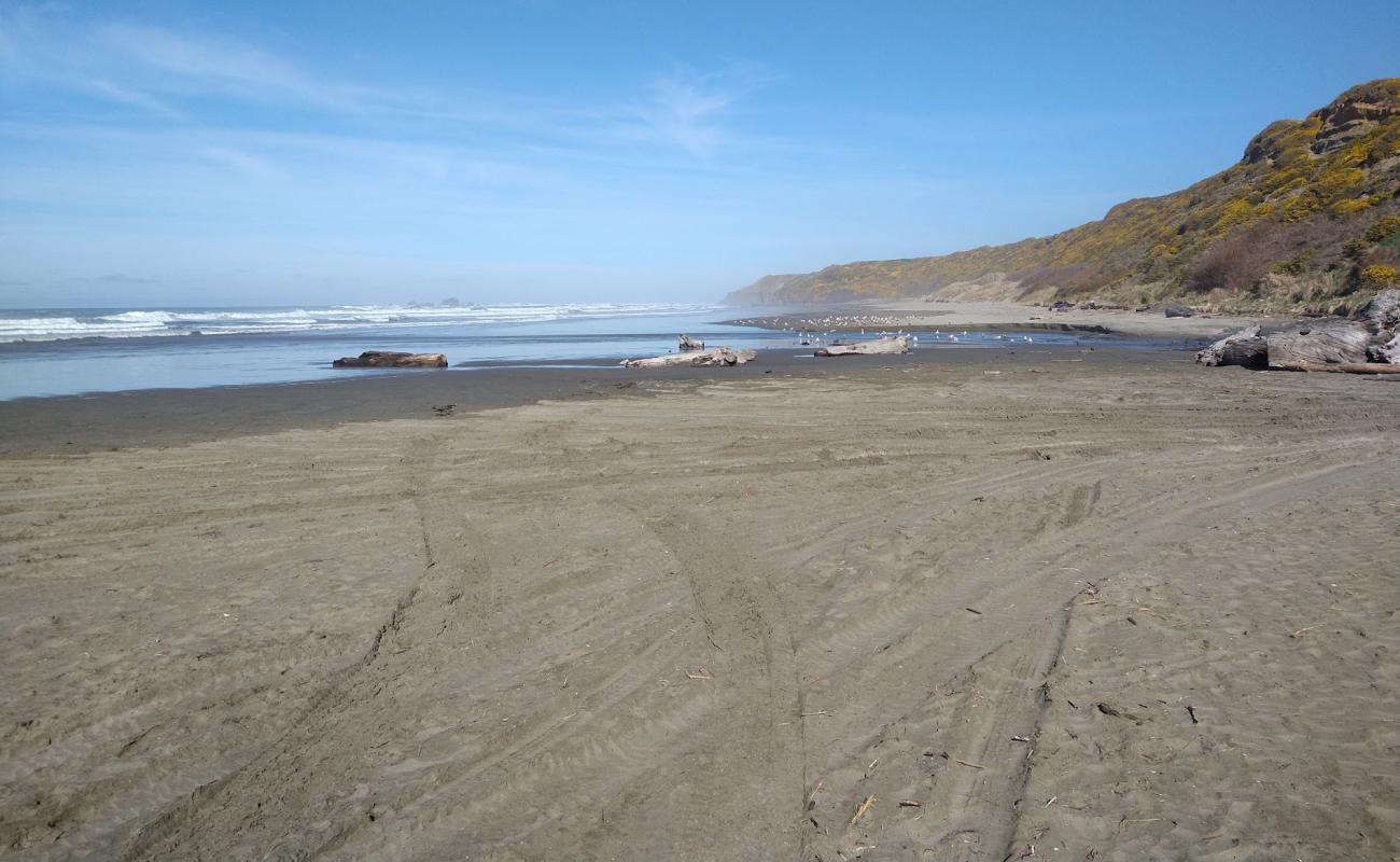 Photo de Whiskey Run Beach avec sable lumineux de surface