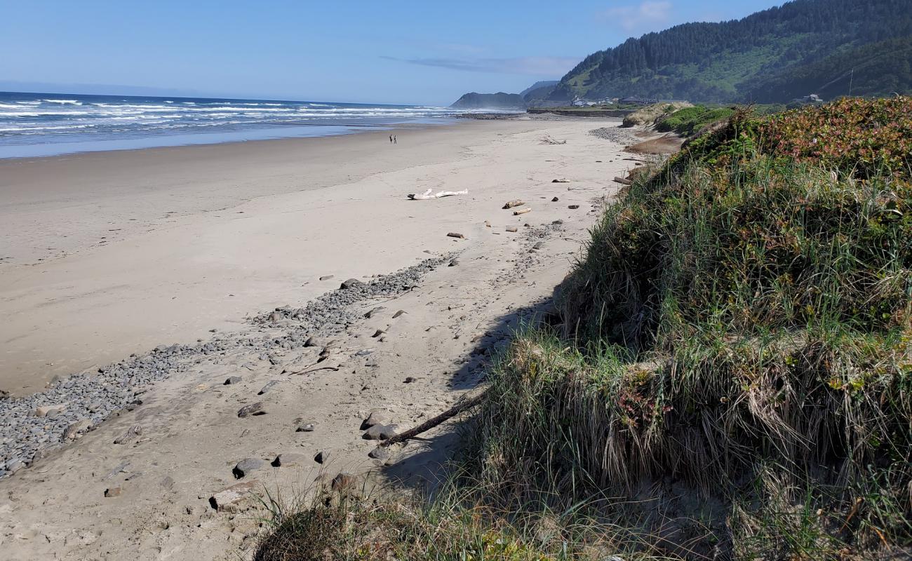 Photo de Stonefield Beach avec sable beige de surface