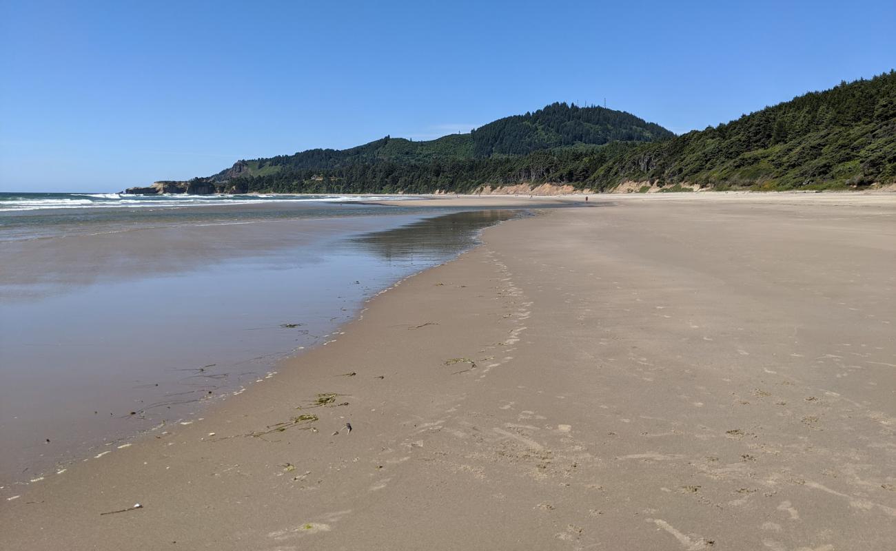 Photo de Beverly Beach avec sable beige de surface