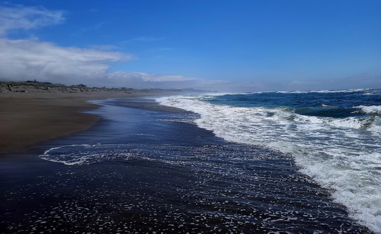 Photo de Salishan Beach avec sable beige de surface