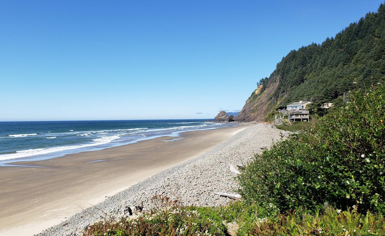 Photo de Cove Beach avec sable clair avec caillou de surface