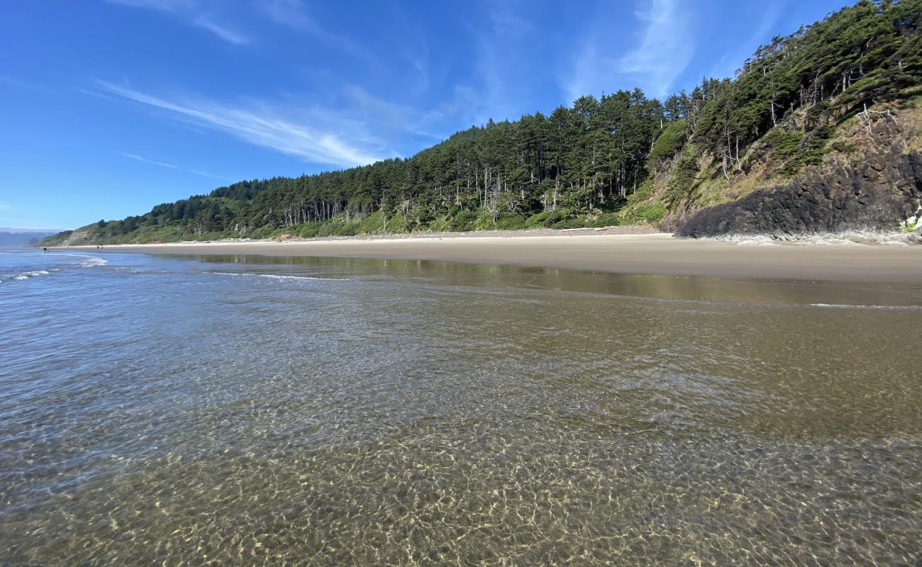 Photo de Arcadia Beach avec sable lumineux de surface