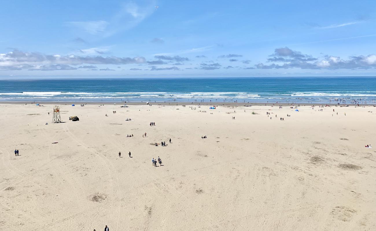 Photo de Seaside Beach Oregon avec sable fin et lumineux de surface