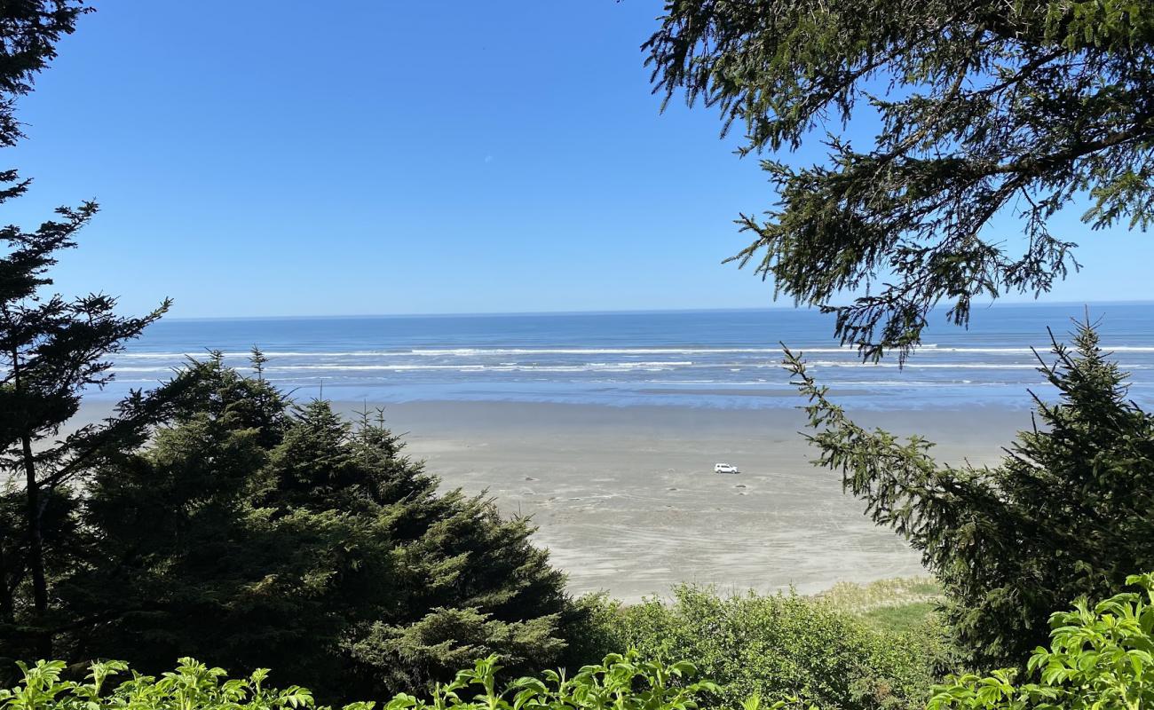 Photo de Mocrocks Beach avec sable beige de surface