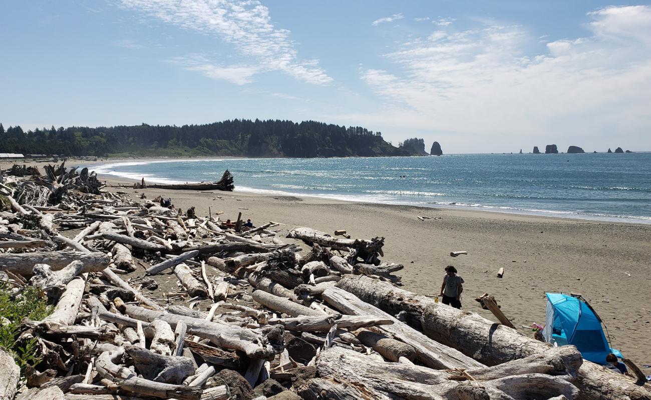 Photo de First Beach Quileute Res. avec sable beige & galets de surface
